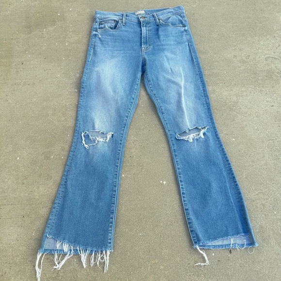 MOTHER Denim - MOTHER The Insider Crop Step Fray Distressed Jeans |Thrilling Shots~29